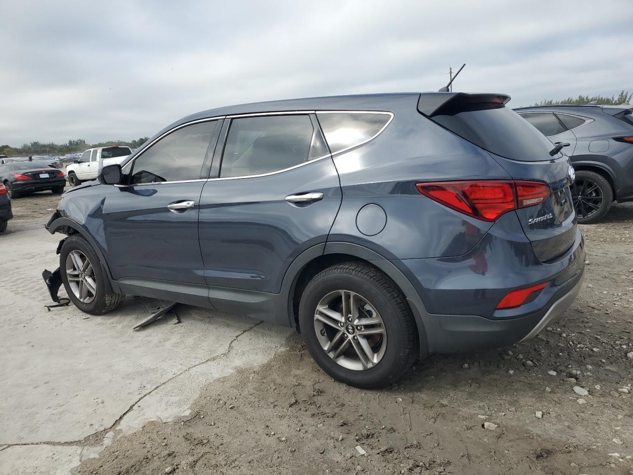 2018 Hyundai Santa Fe - Image 2
