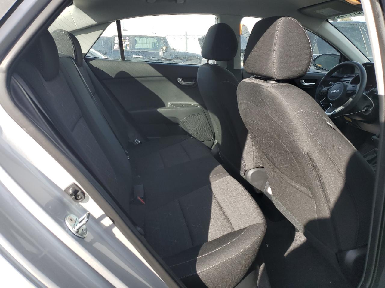 2023 Kia Rio - Image 10