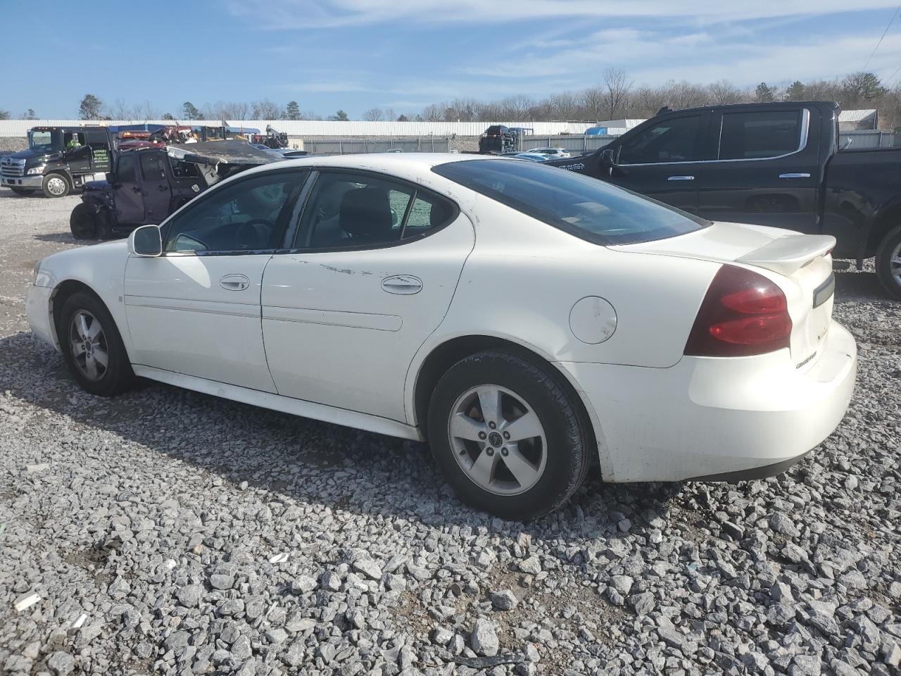 2006 Pontiac Grand Prix - Image 2