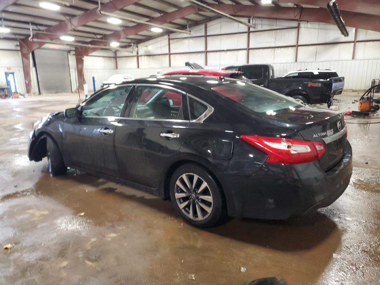 2017 Nissan Altima - Image 2