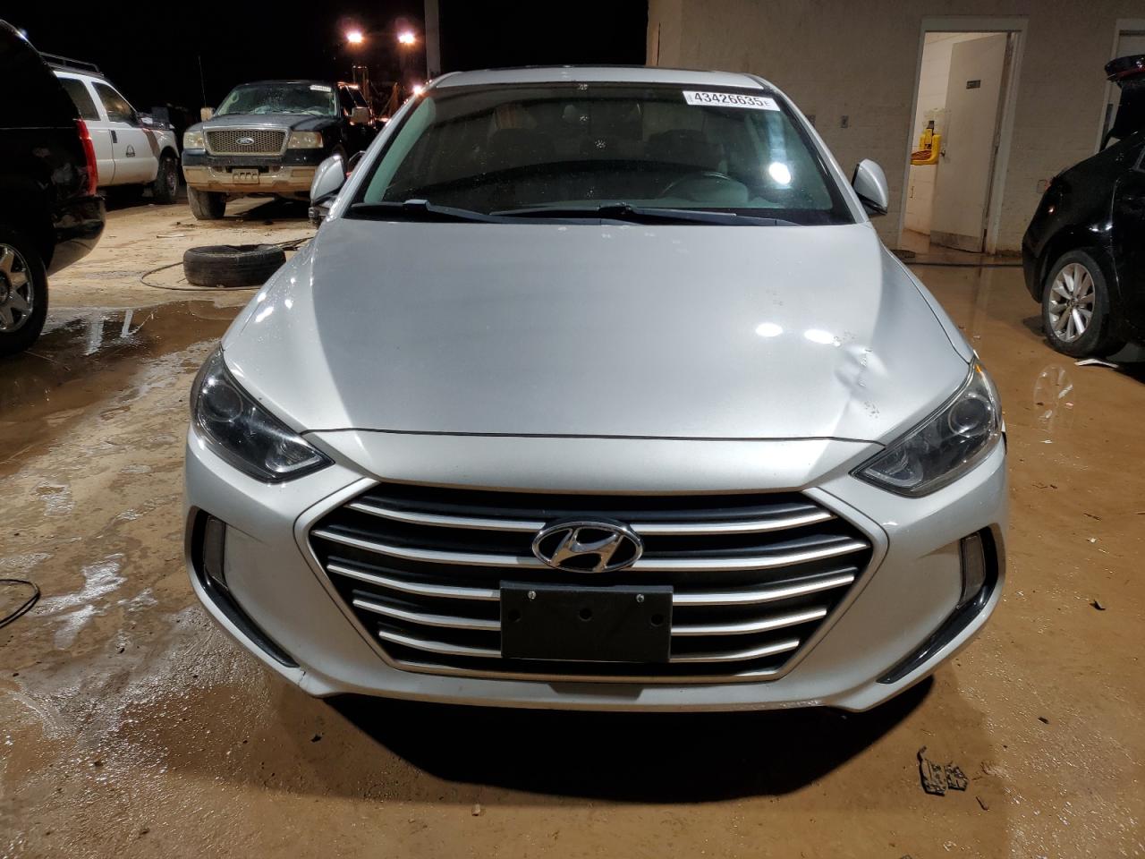 2017 Hyundai Elantra - Image 5