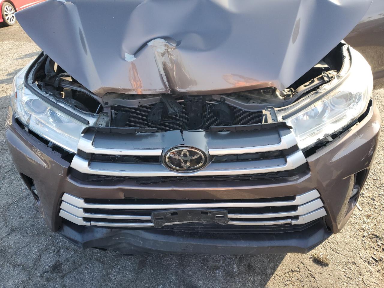 2018 Toyota Highlander - Image 12
