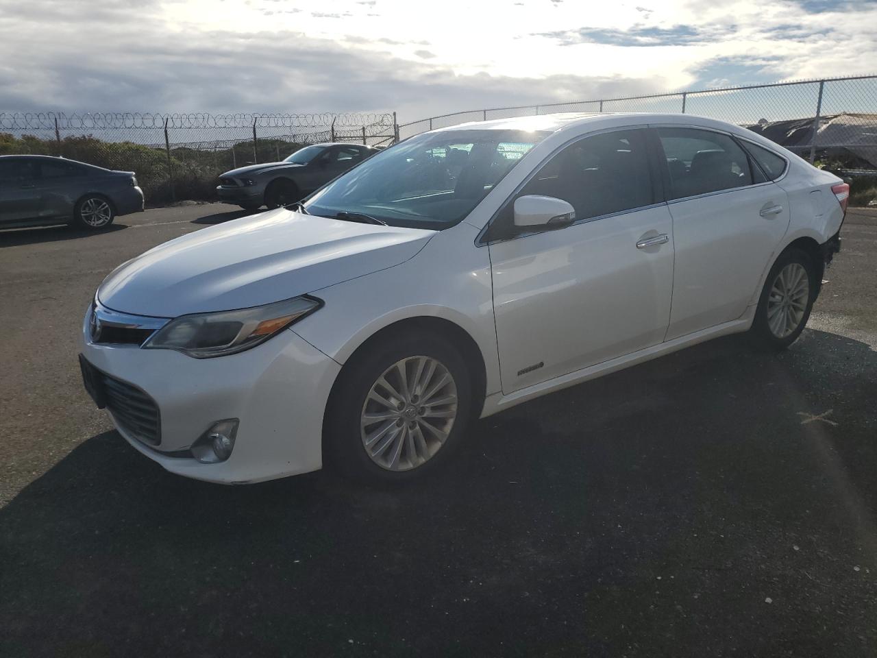 2013 Toyota Avalon - Image 1
