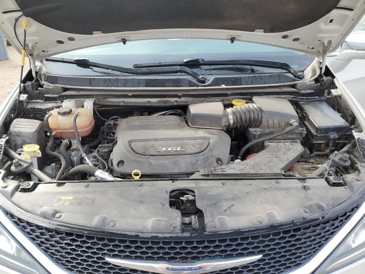 2017 Chrysler Pacifica - Image 12