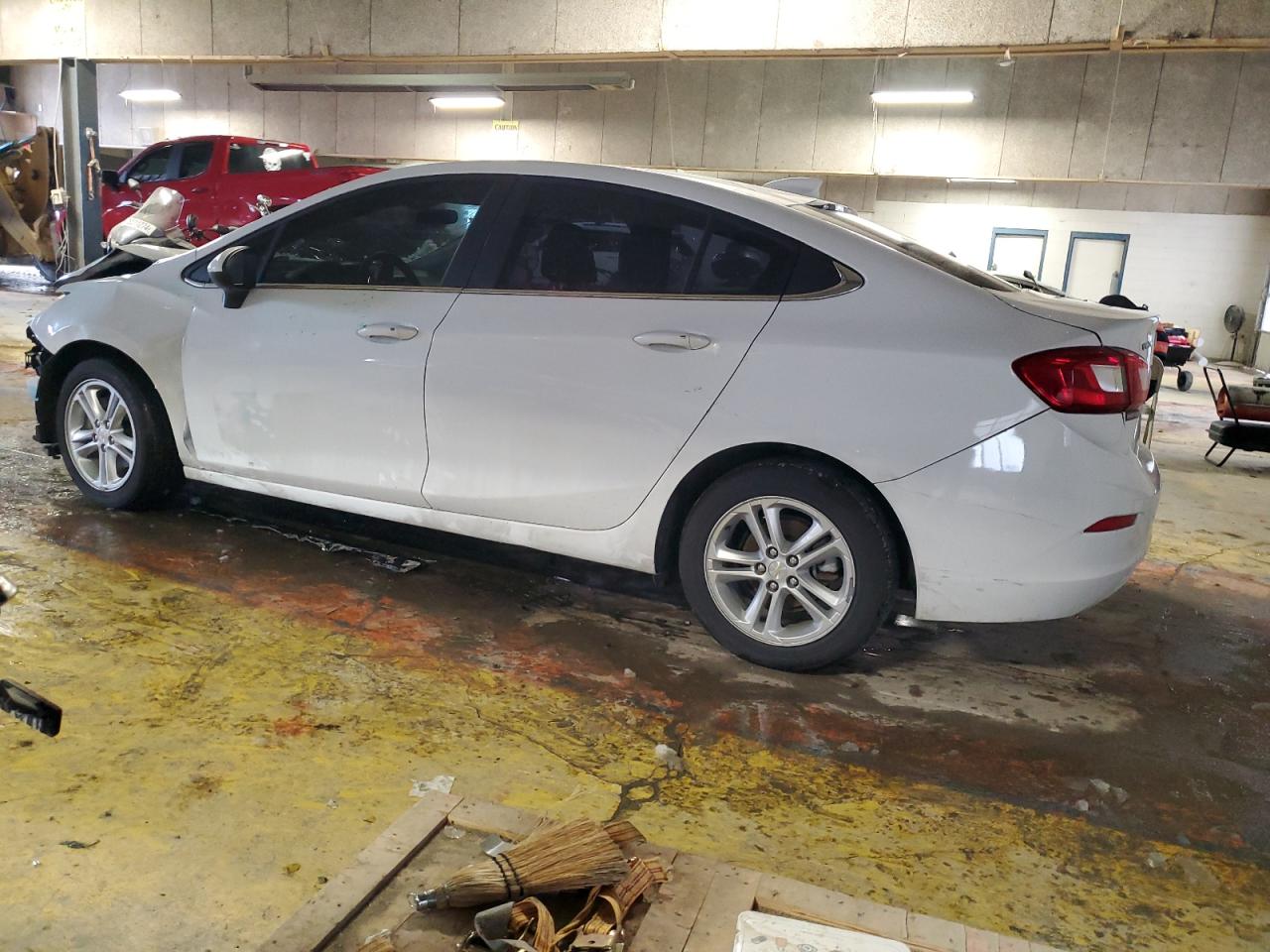 2018 Chevrolet Cruze - Image 2