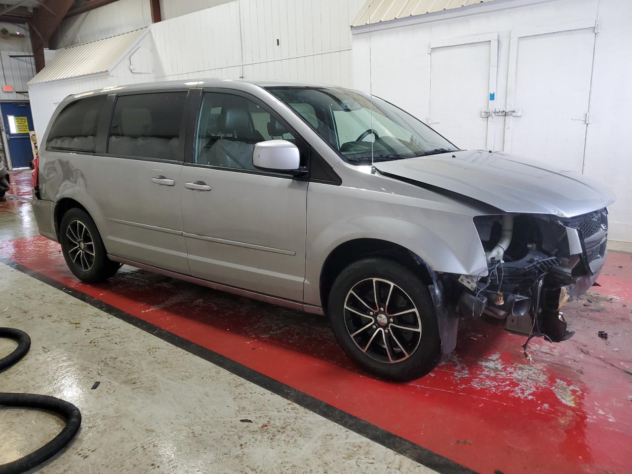 2017 Dodge Caravan - Image 4
