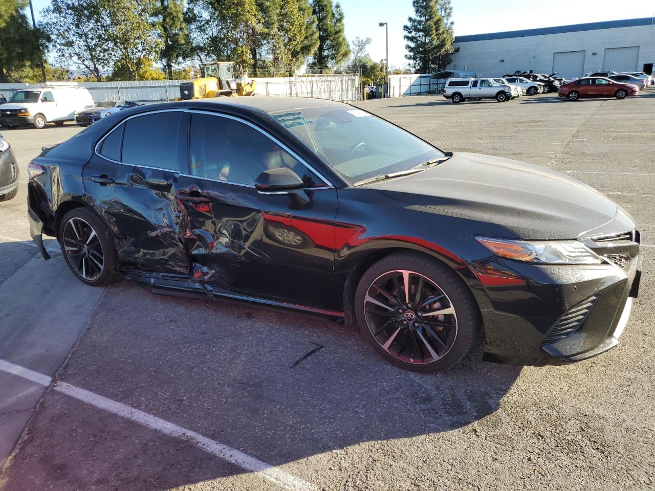 VIN 4T1B61HK7JU133704 2018 TOYOTA CAMRY no.4