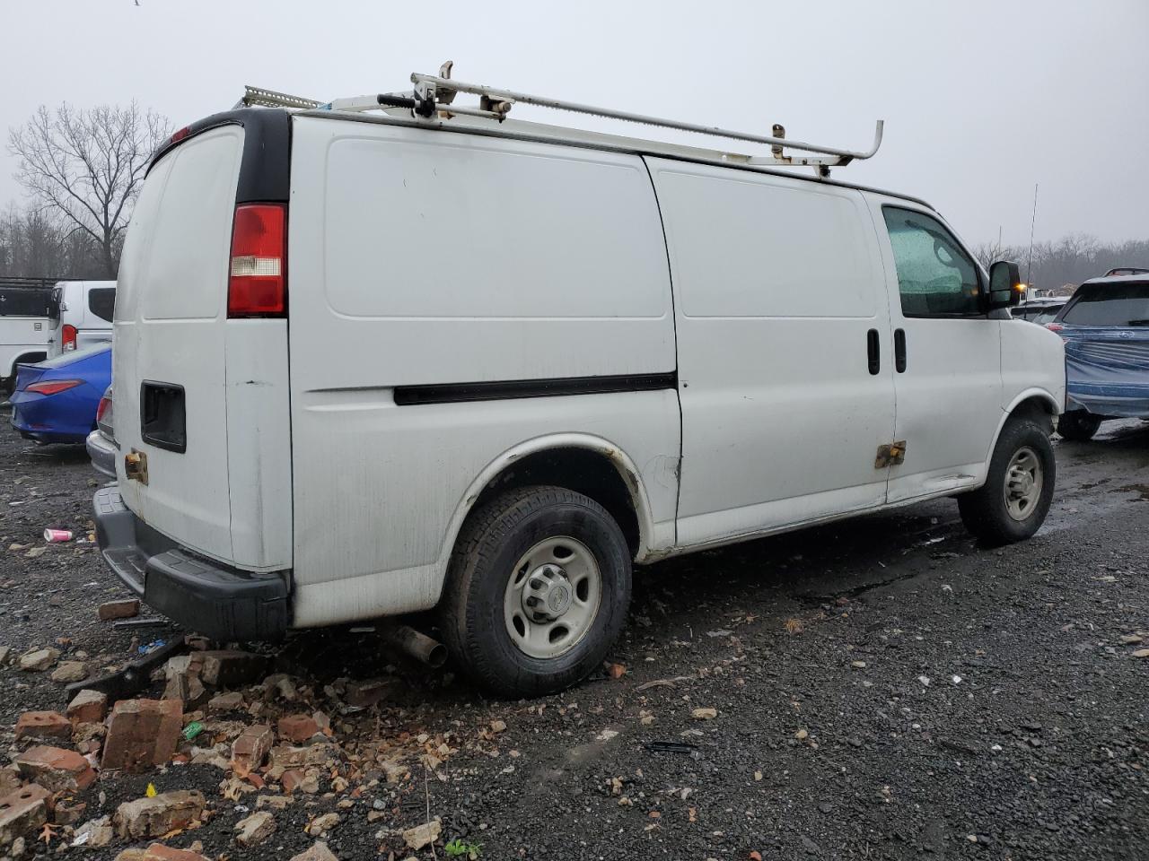 2009 Chevrolet Express - Image 3