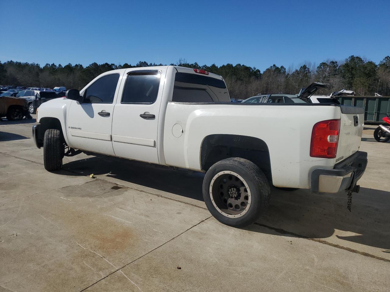 2007 Chevrolet Silverado - Image 2