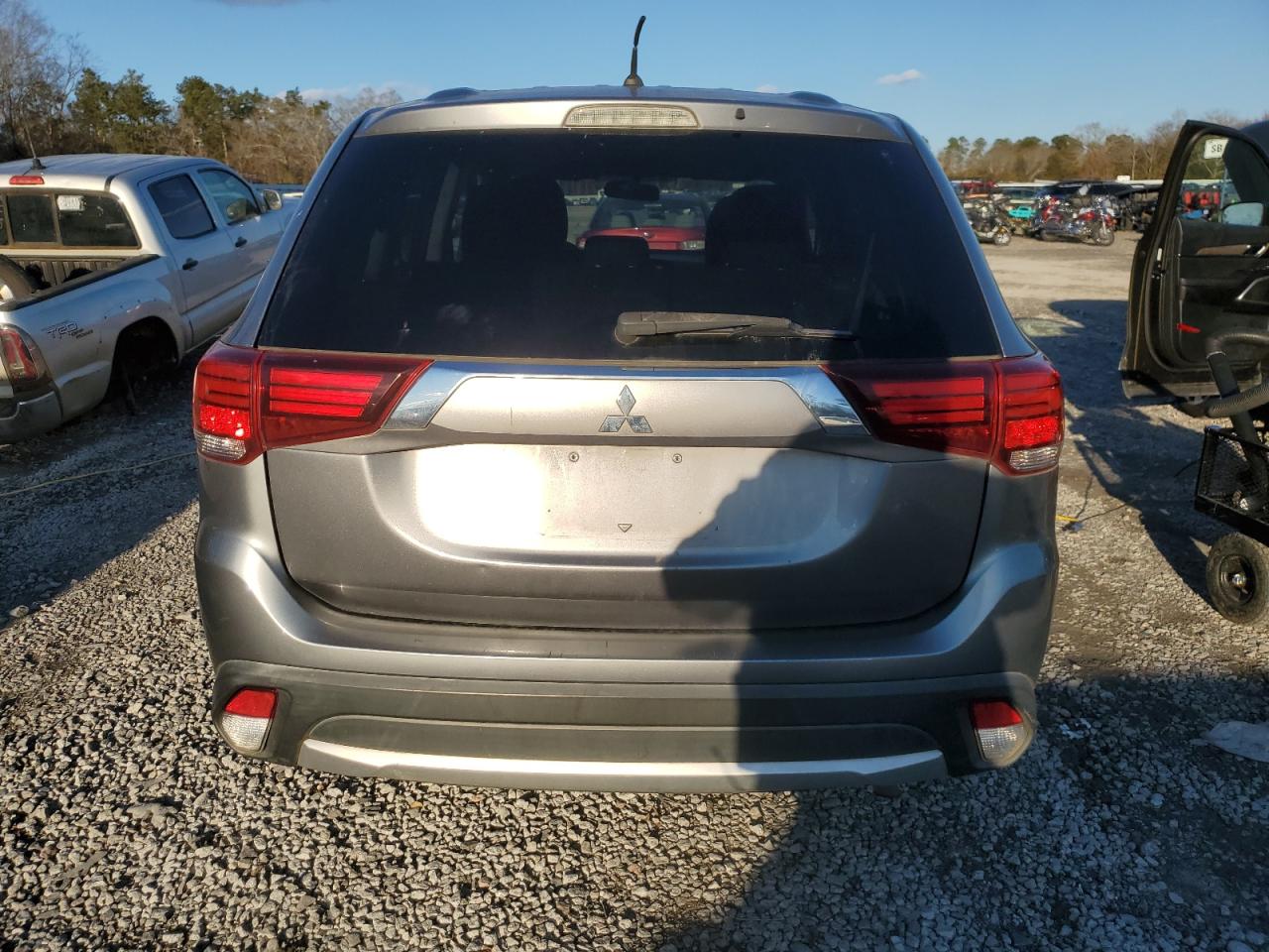 2016 Mitsubishi Outlander - Image 6