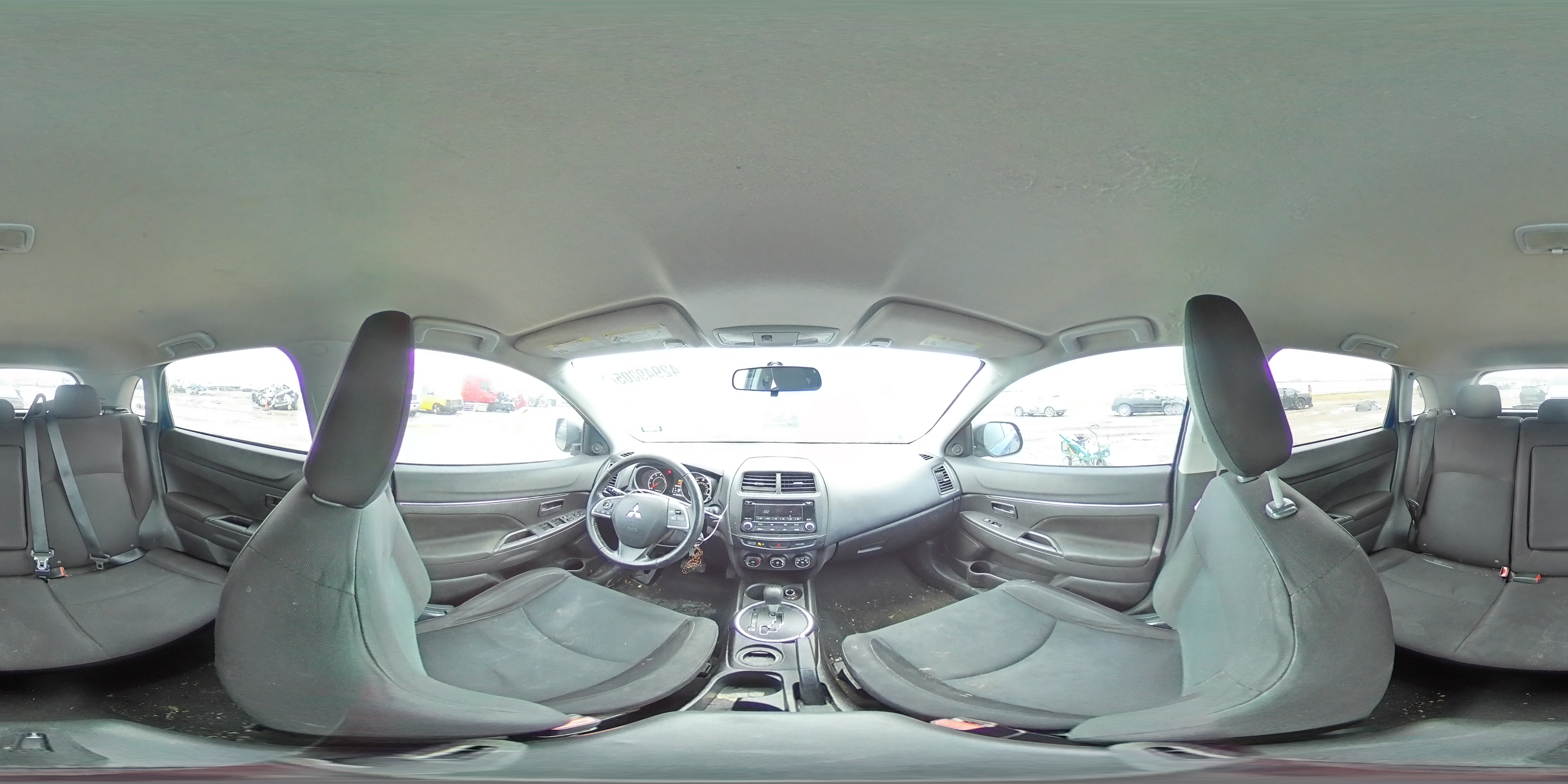 2015 Mitsubishi Outlander - Image 13
