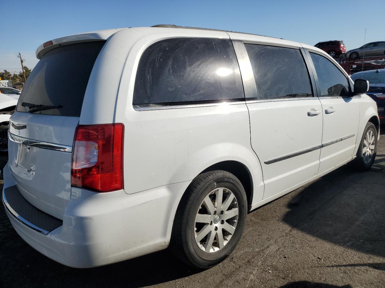 2014 Chrysler Town & Country - Image 3