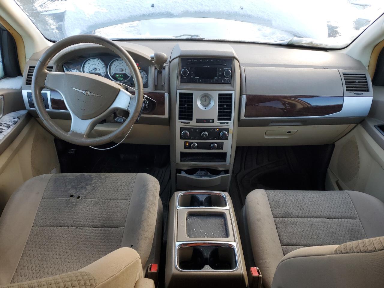 2009 Chrysler Town & Country - Image 8