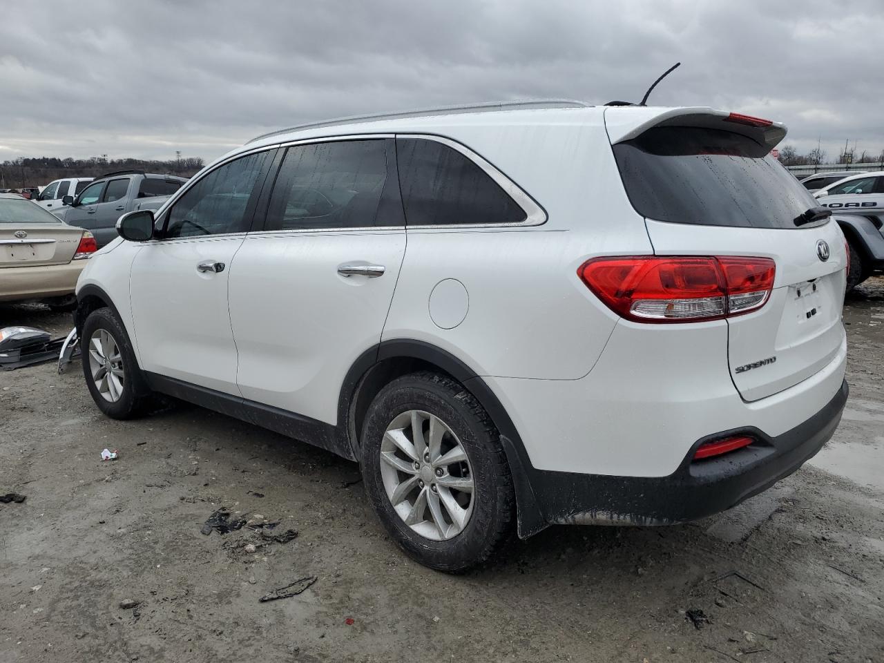 2016 Kia Sorento - Image 2