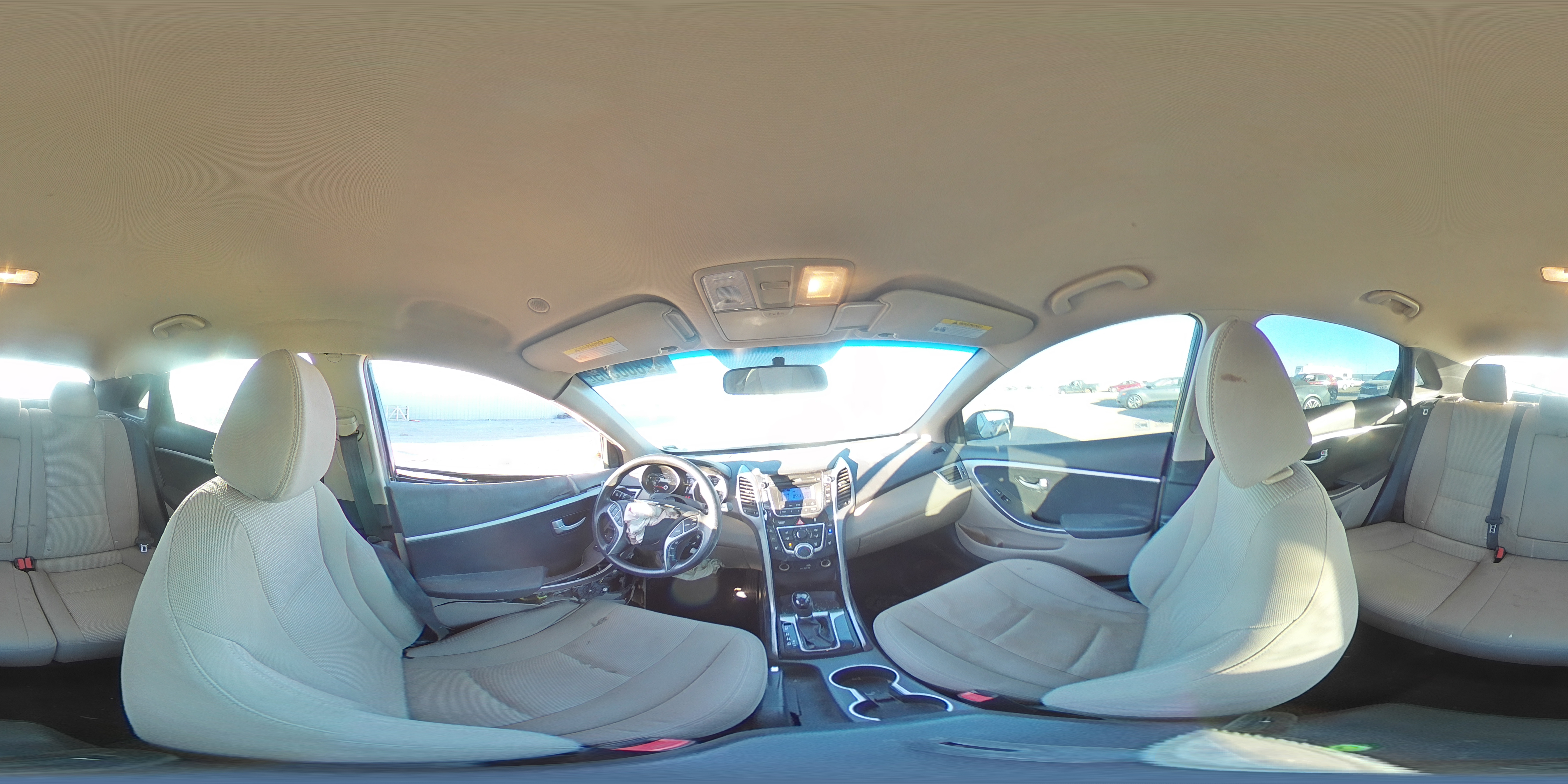 2016 Hyundai Elantra - Image 13