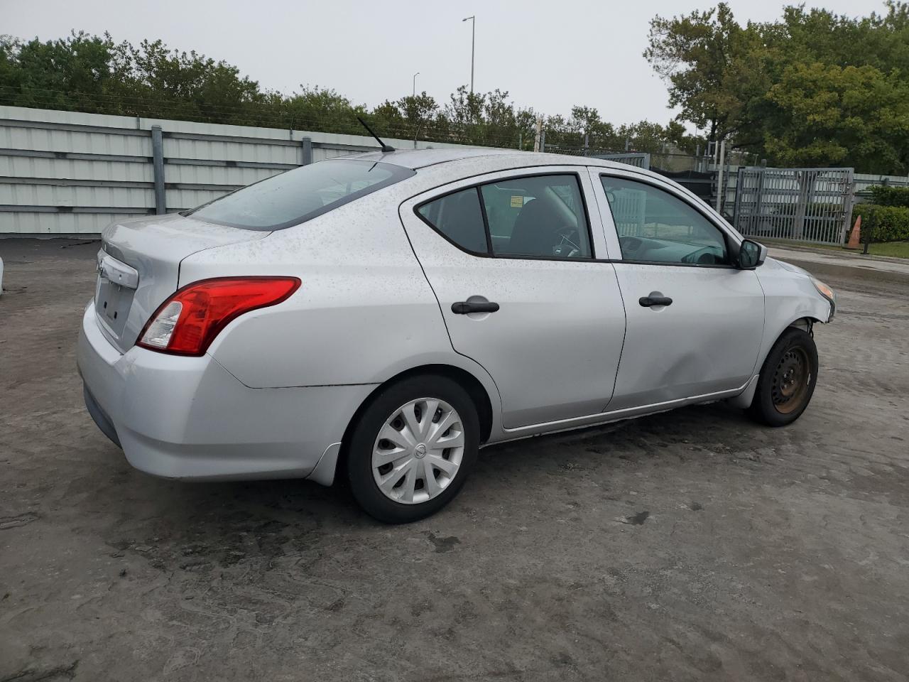 2016 Nissan Versa - Image 3