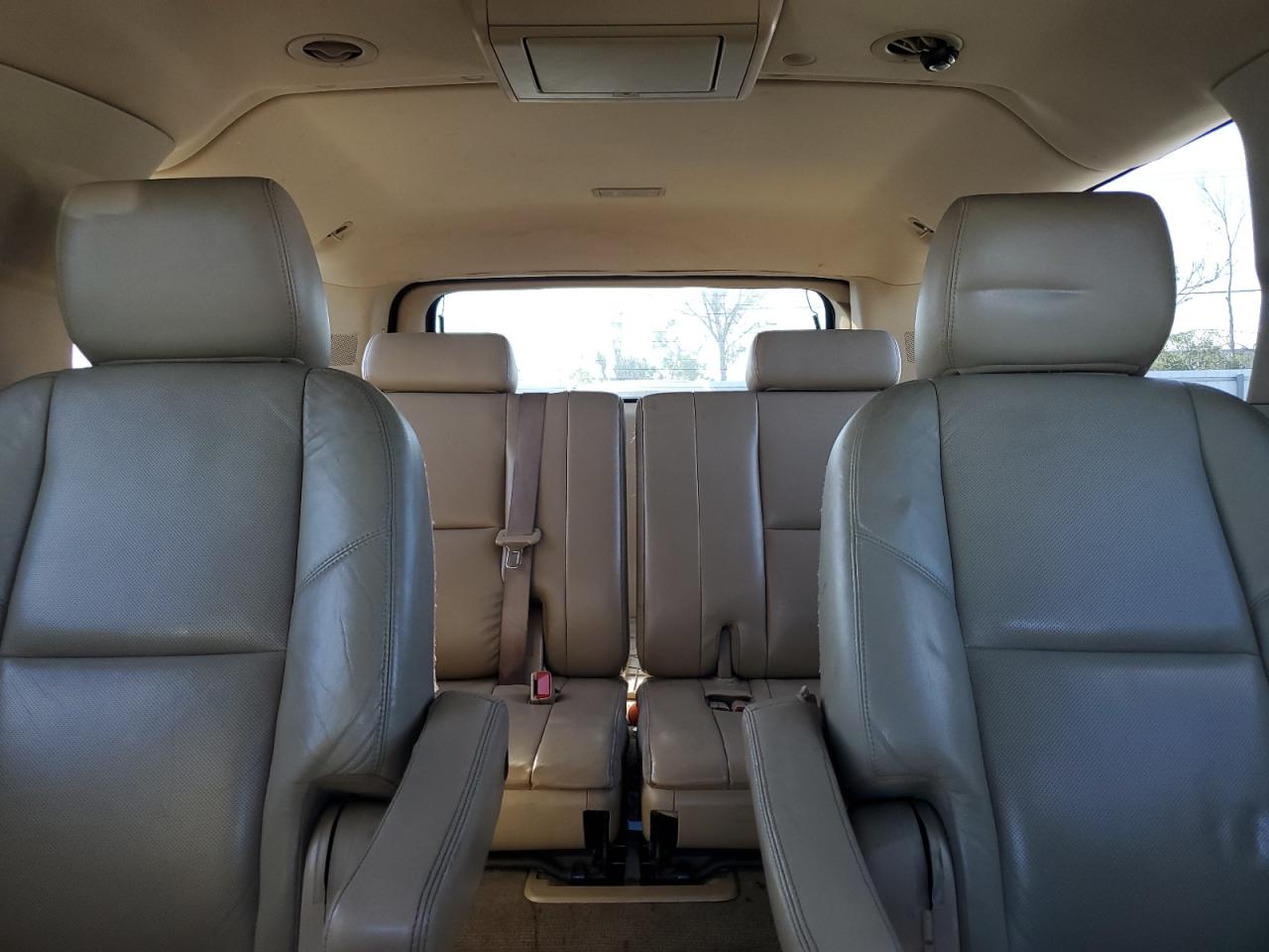 2011 Cadillac Escalade - Image 10