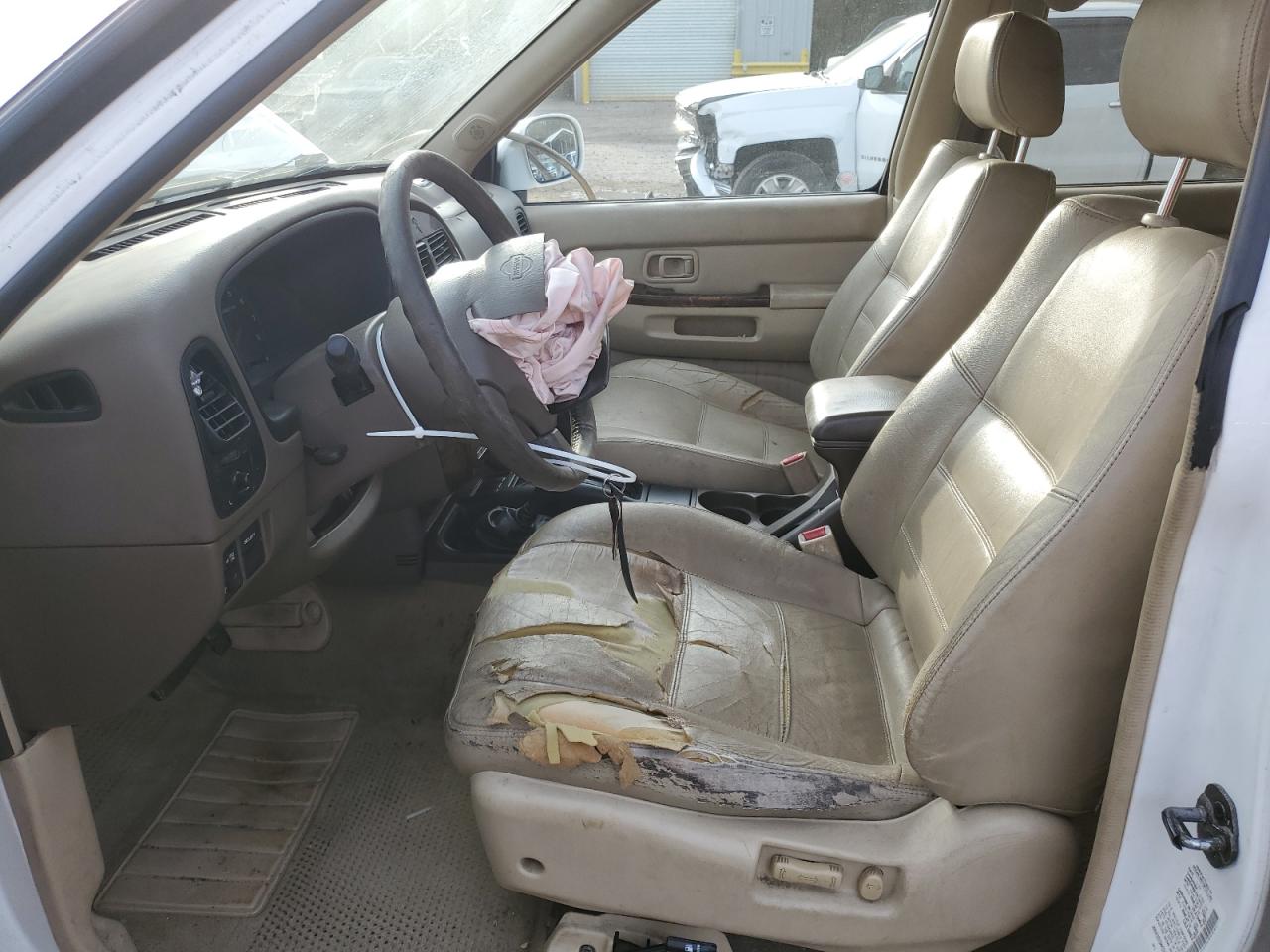 1998 Nissan Pathfinder - Image 7