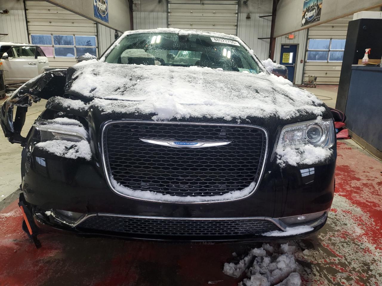 2018 Chrysler 300 - Image 5