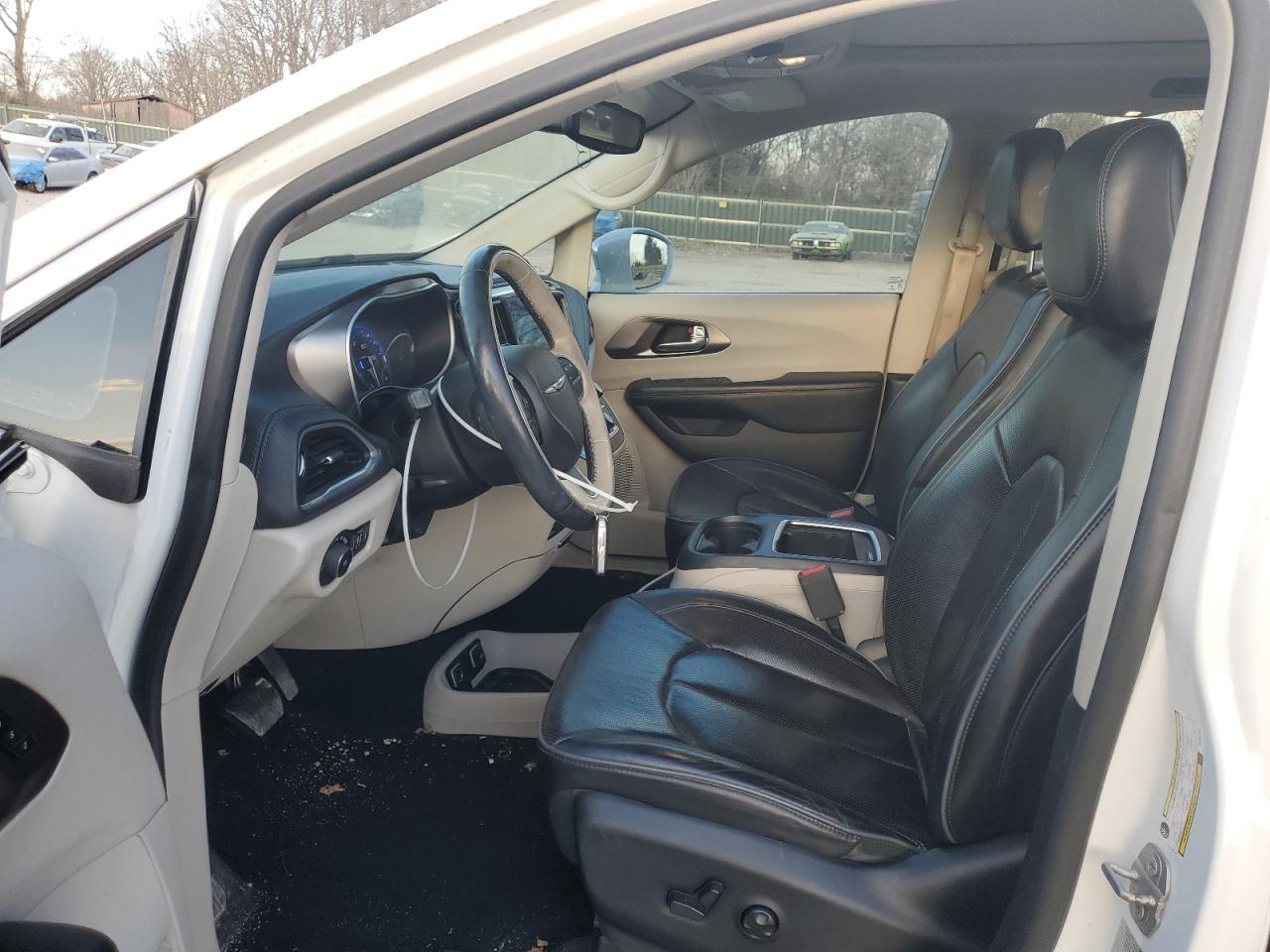 2017 Chrysler Pacifica - Image 7