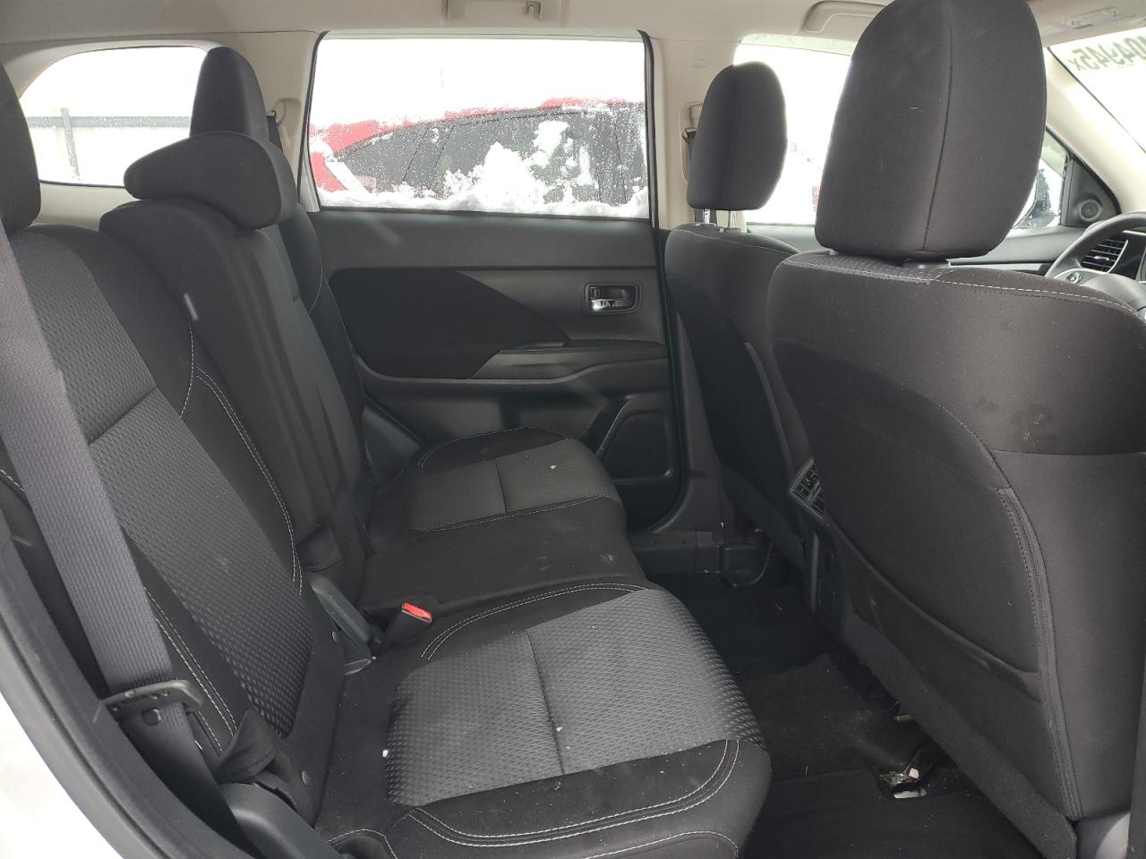 2020 Mitsubishi Outlander - Image 11