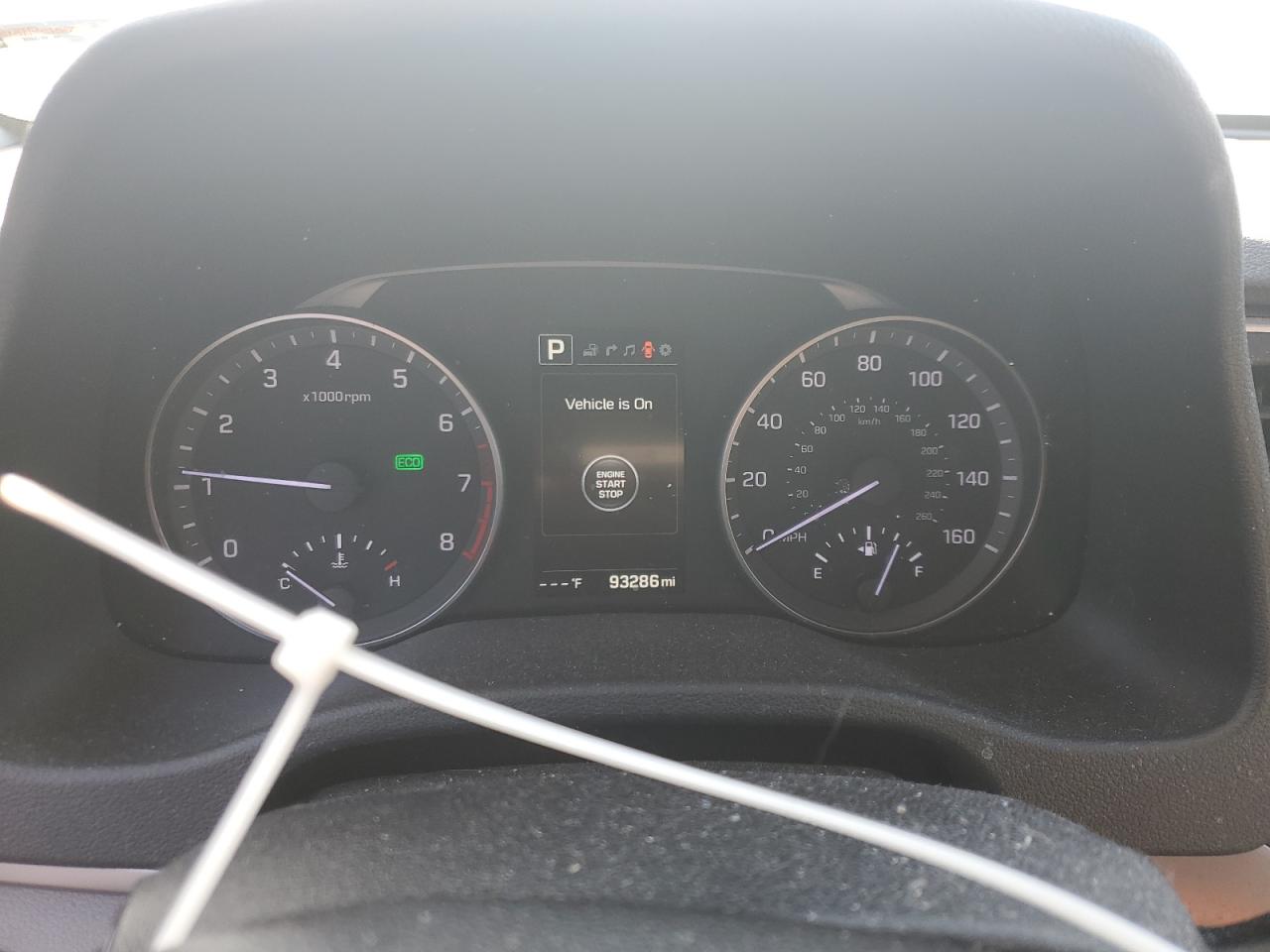 2017 Hyundai Elantra - Image 9
