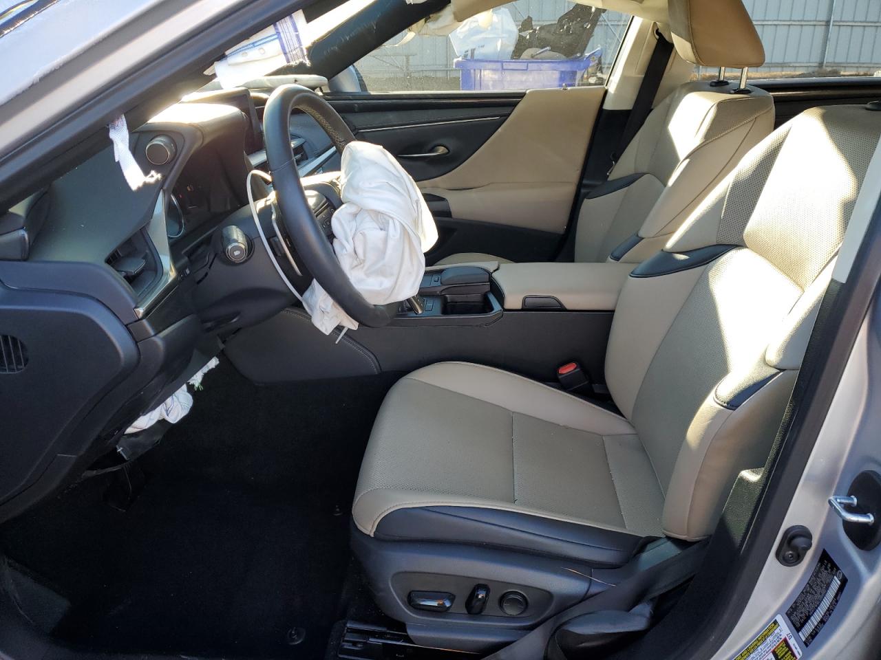 2020 Lexus ES - Image 7