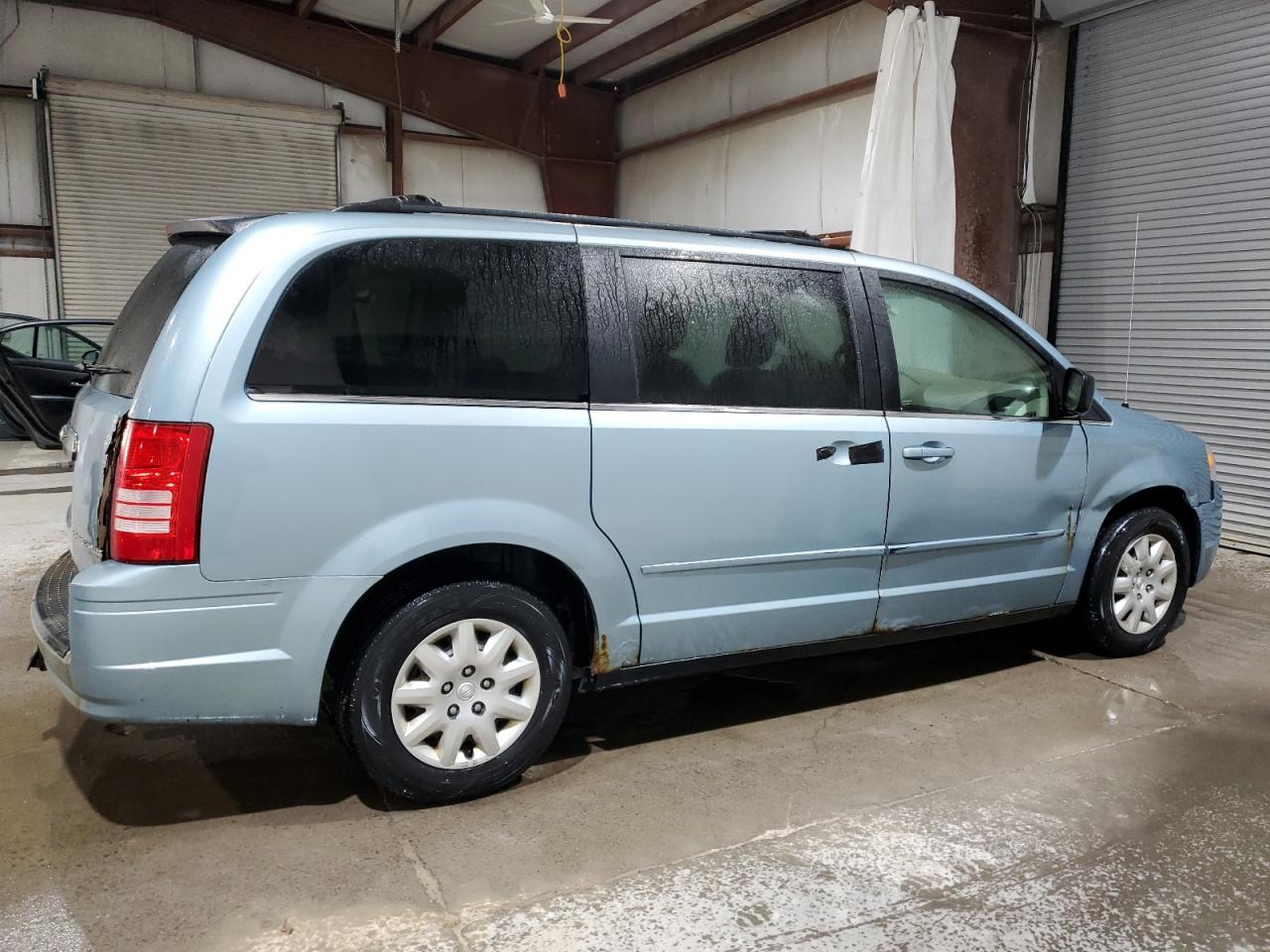 2010 Chrysler Town & Country - Image 3