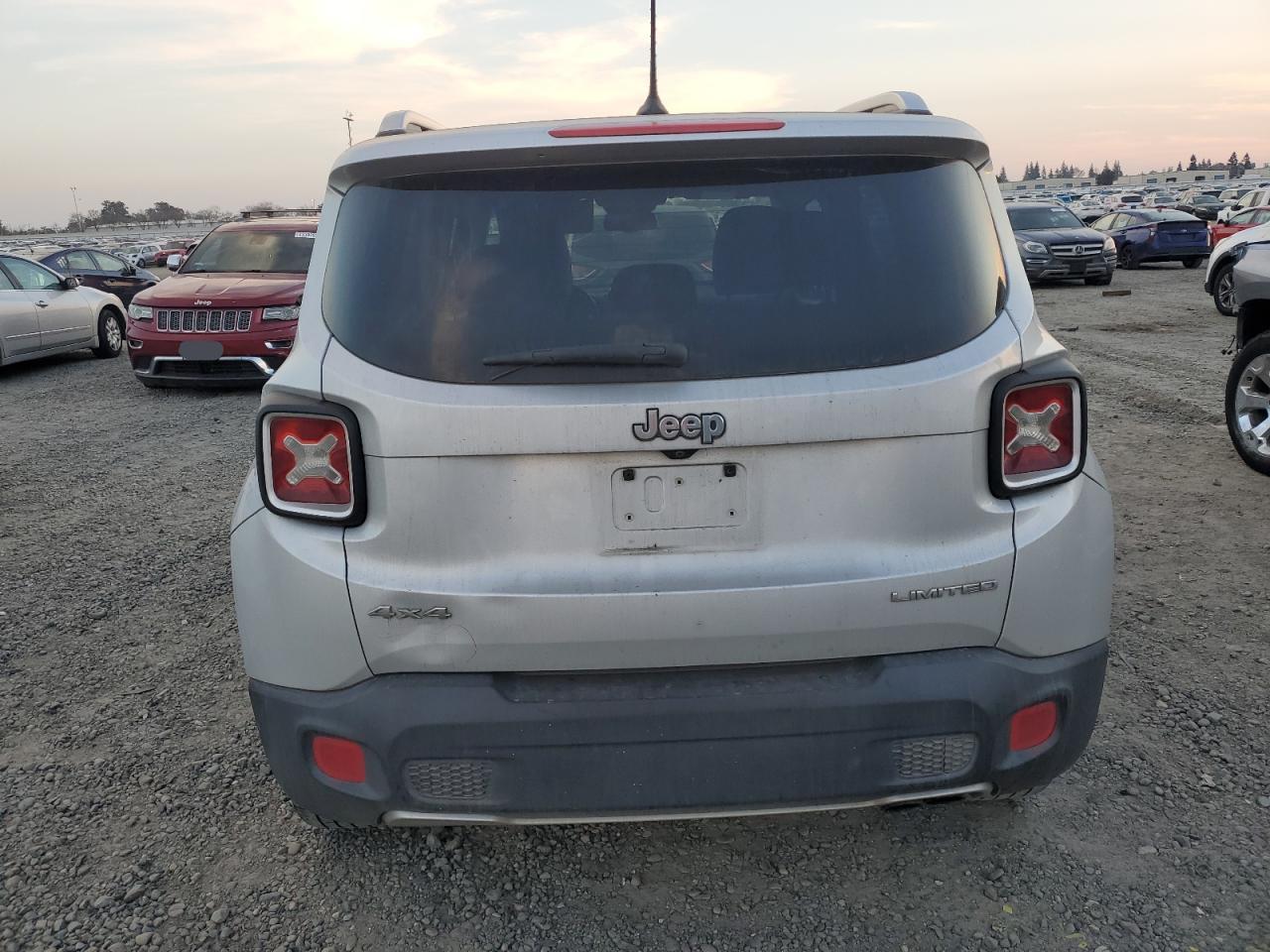 2015 Jeep Renegade - Image 6