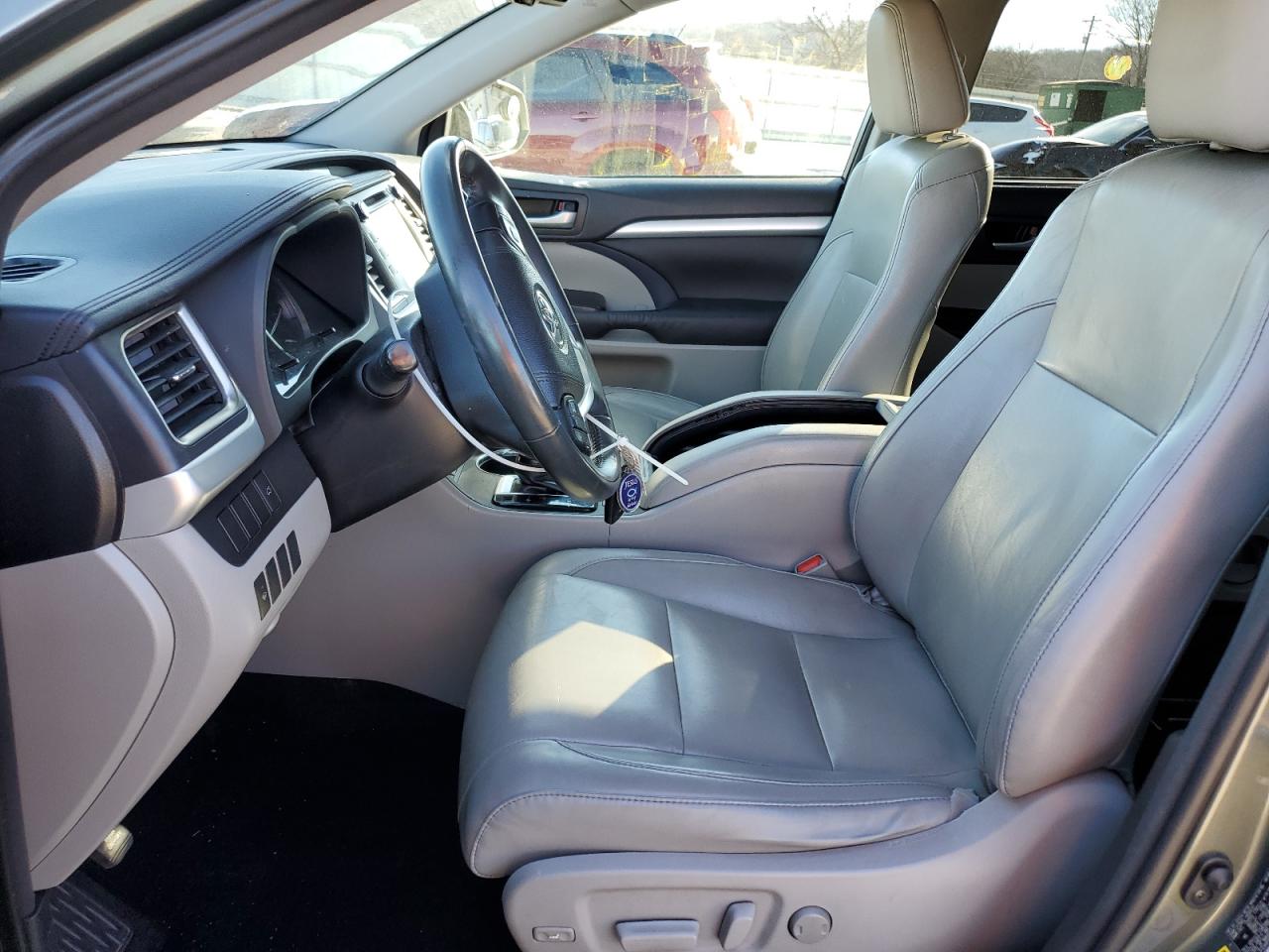 2016 Toyota Highlander - Image 7