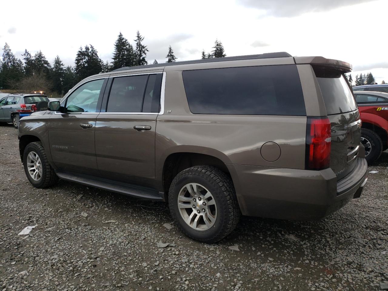 VIN 1GNSKJKC3FR696011 2015 CHEVROLET SUBURBAN no.2