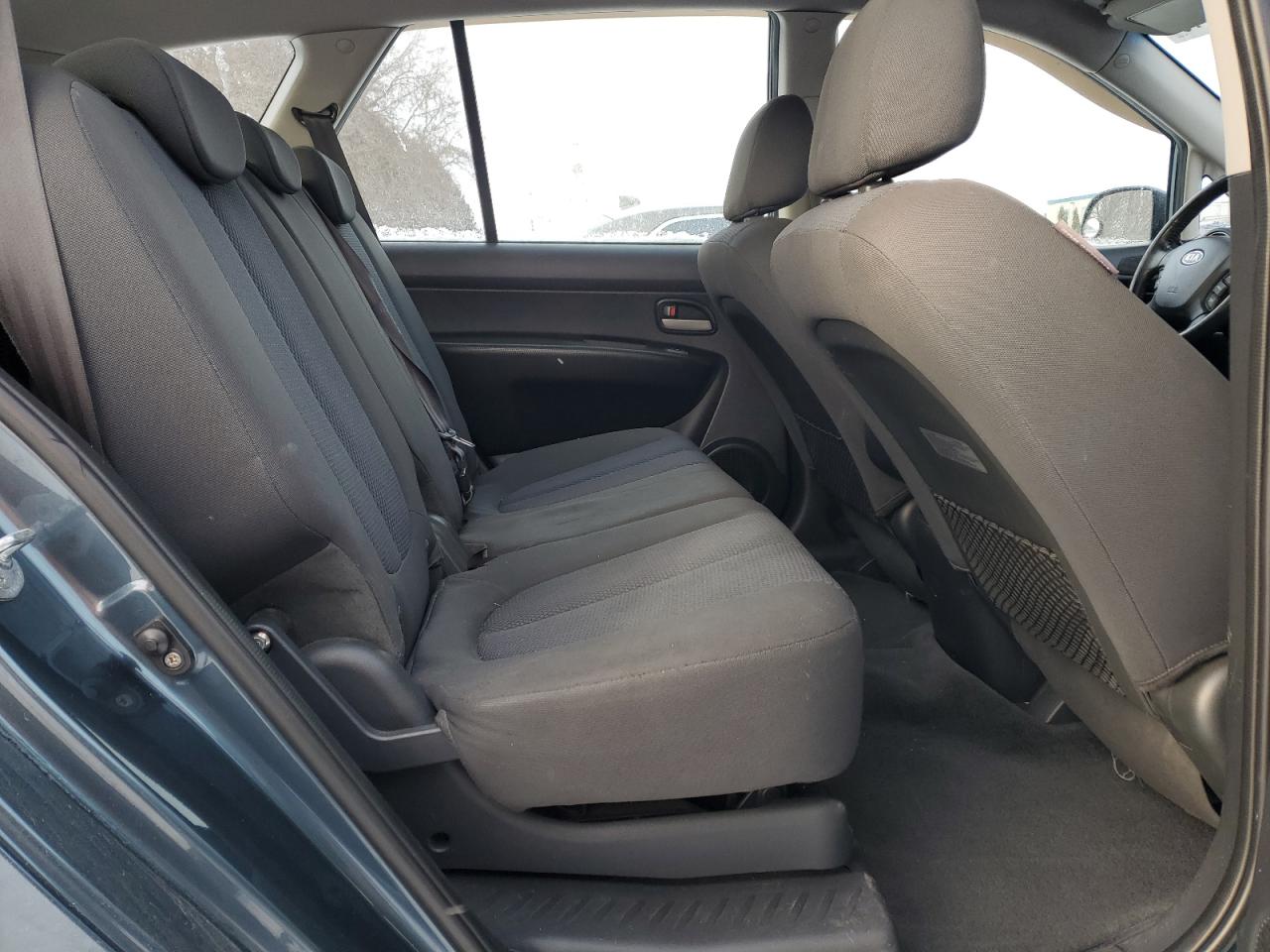 2010 Kia Rondo - Image 10