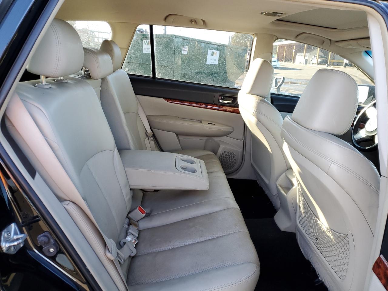 2011 Subaru Outback - Image 10
