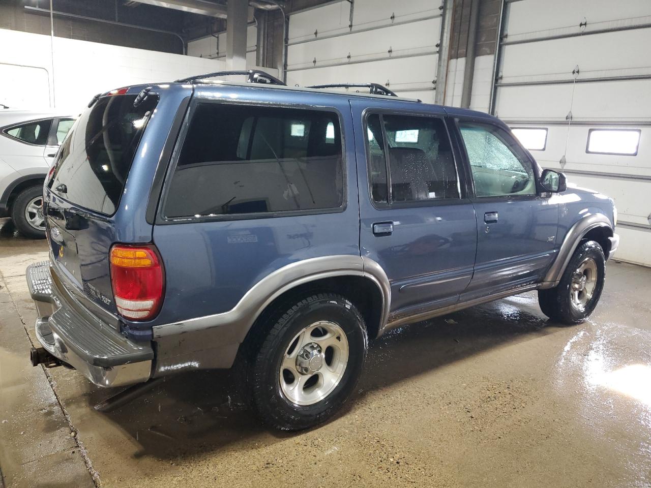 2000 Ford Explorer - Image 3