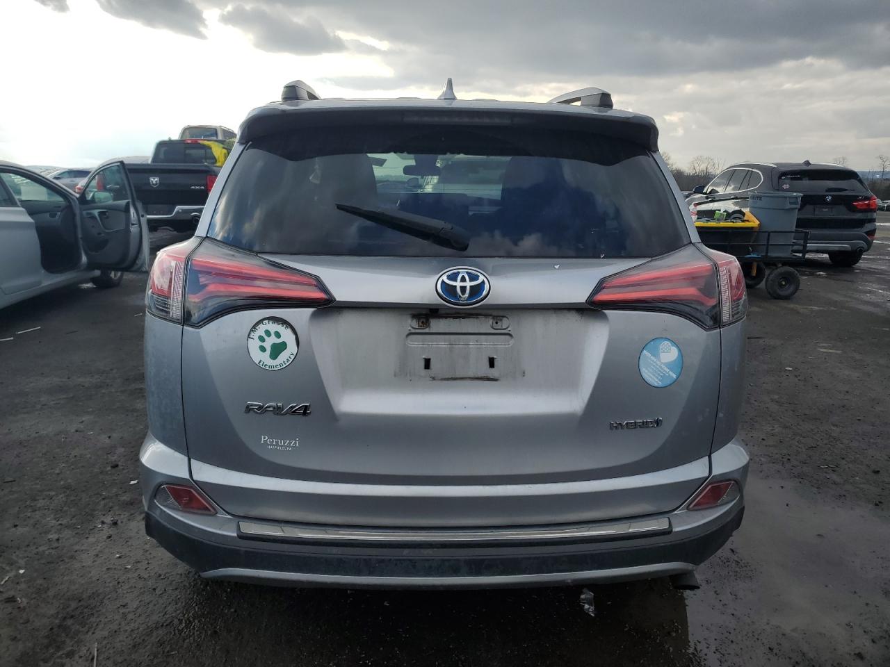 2018 Toyota RAV 4 - Image 6
