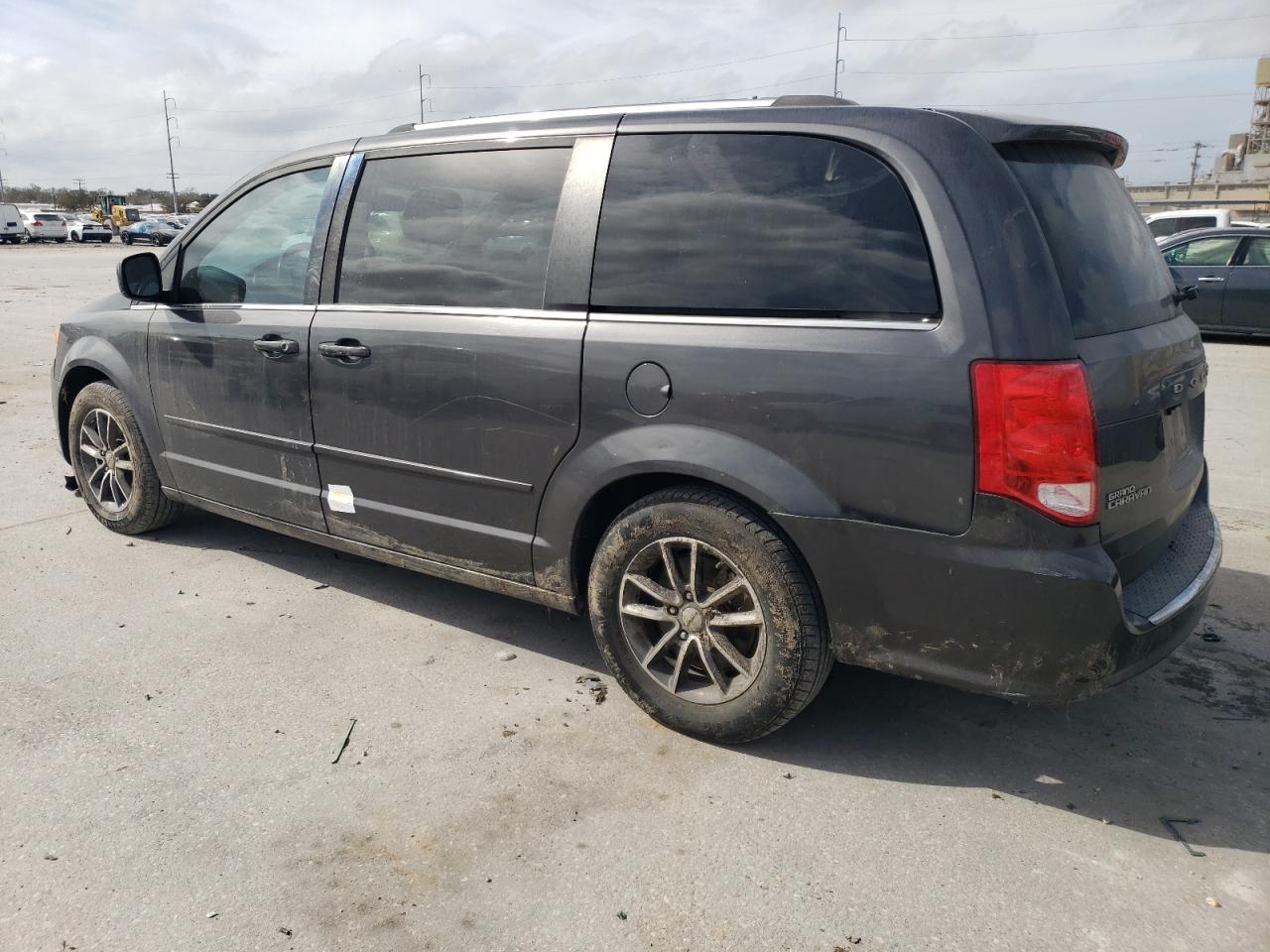 2017 Dodge Caravan - Image 2