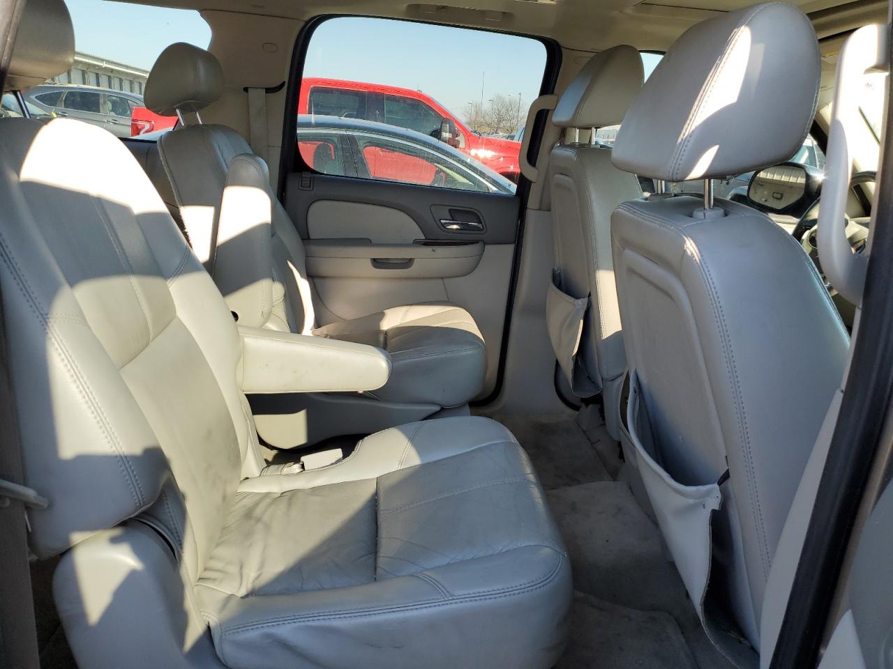 2007 Chevrolet Suburban - Image 11