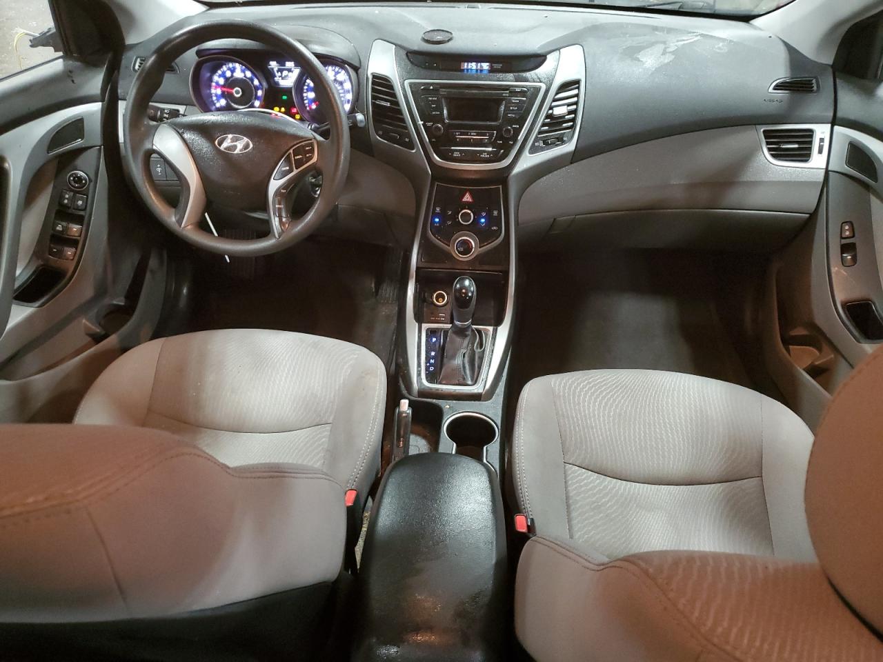 2016 Hyundai Elantra - Image 8
