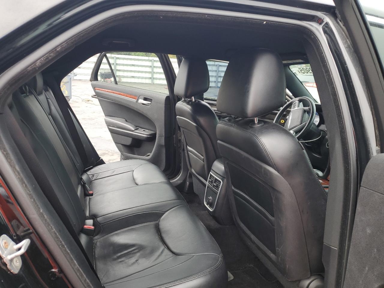 2022 Chrysler 300 - Image 10