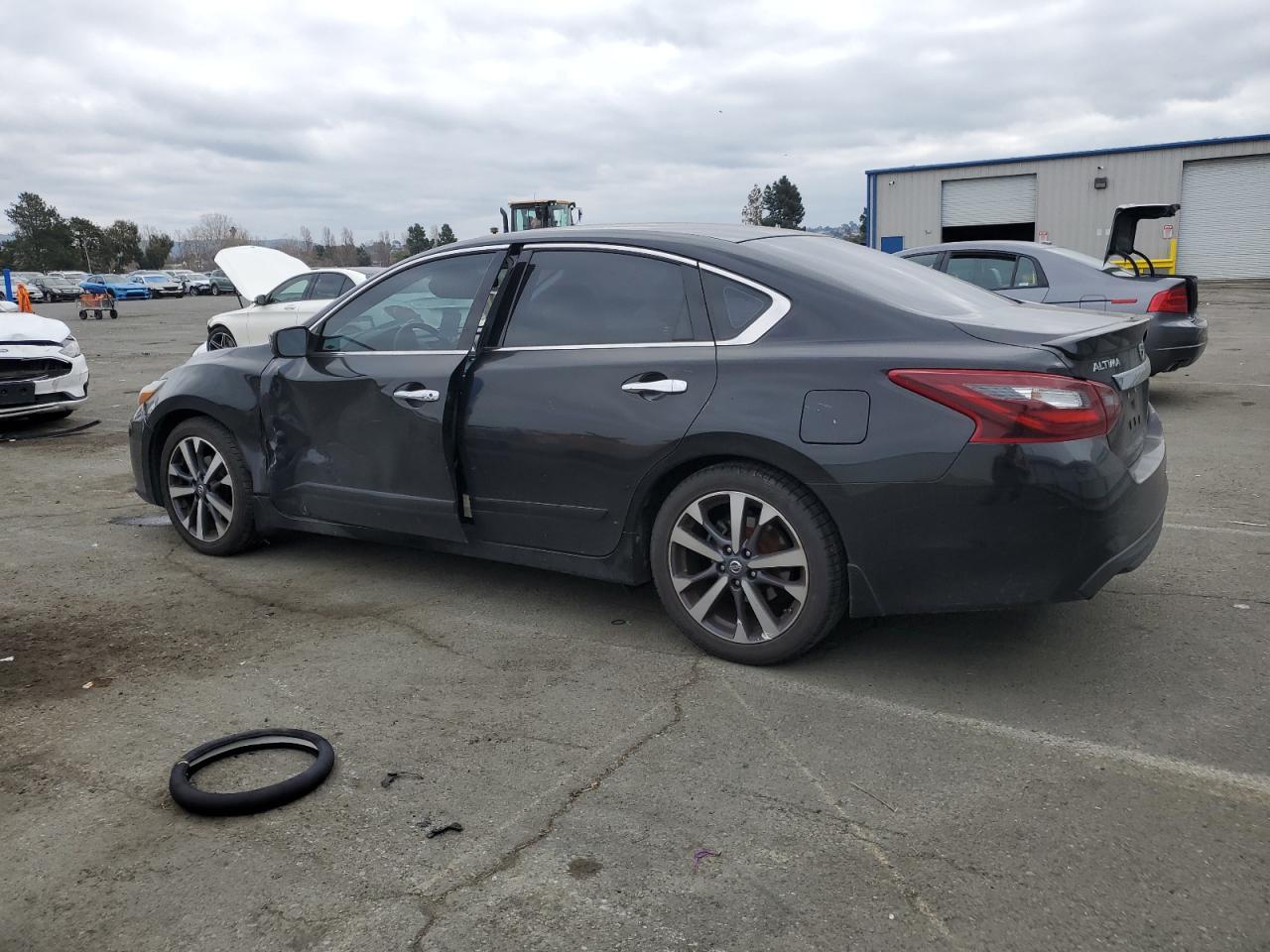 2017 Nissan Altima - Image 2