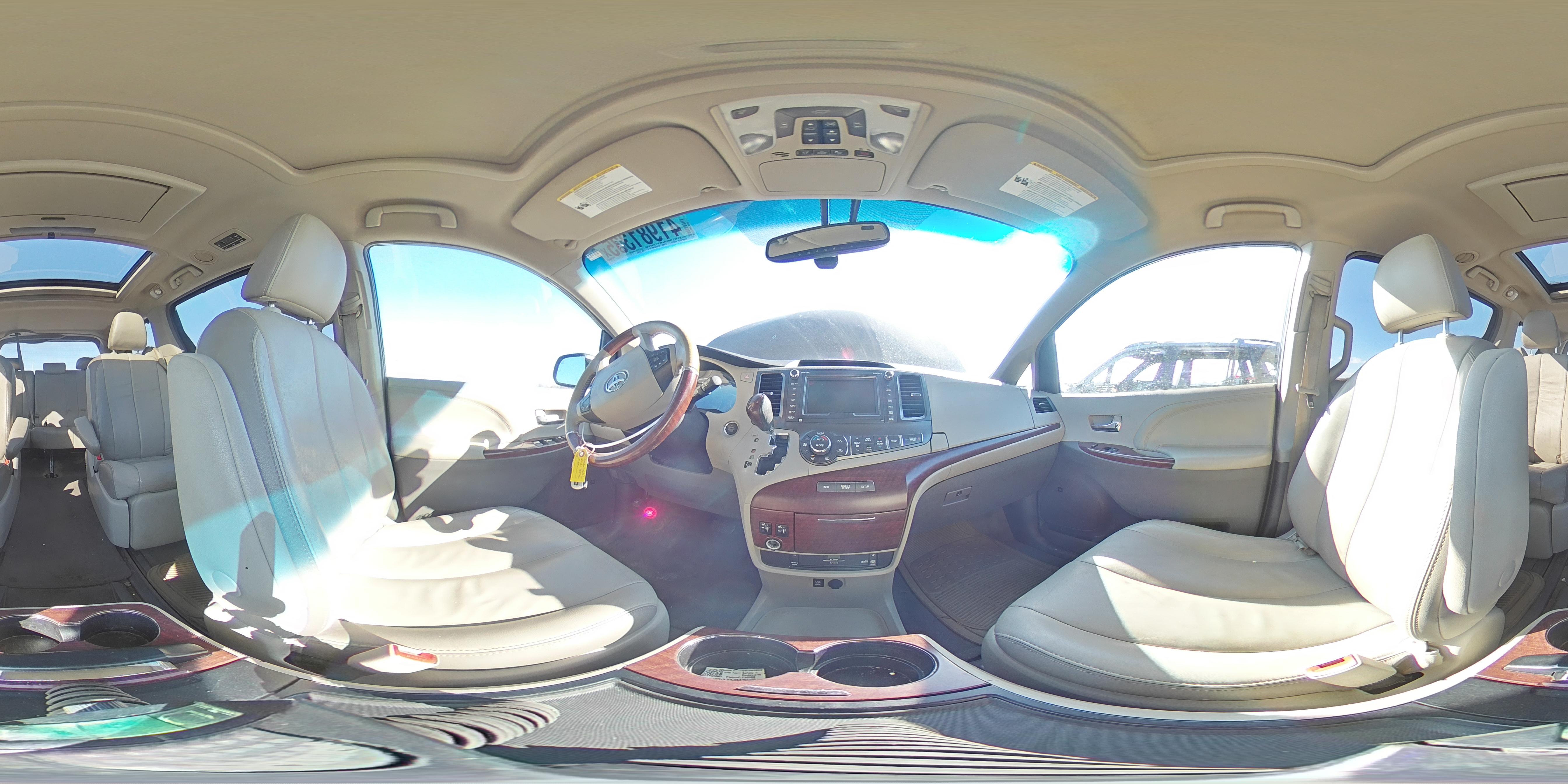 2014 Toyota Sienna - Image 14