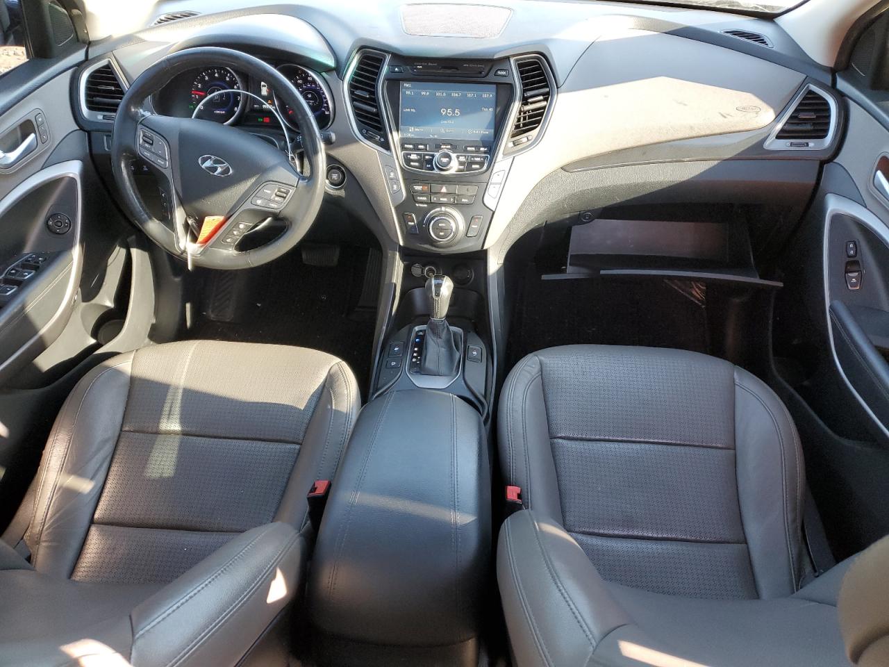 2015 Hyundai Santa Fe - Image 8
