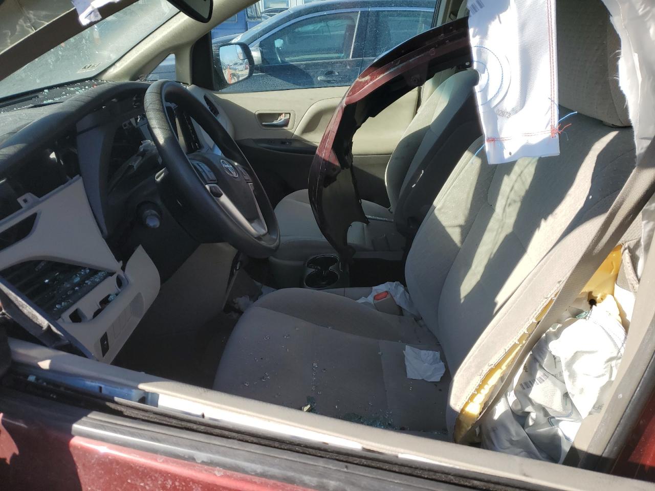 2016 Toyota Sienna - Image 7