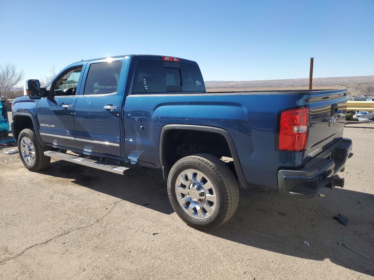 2015 GMC Sierra - Image 2