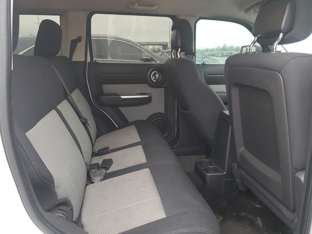 2010 Dodge Nitro - Image 11