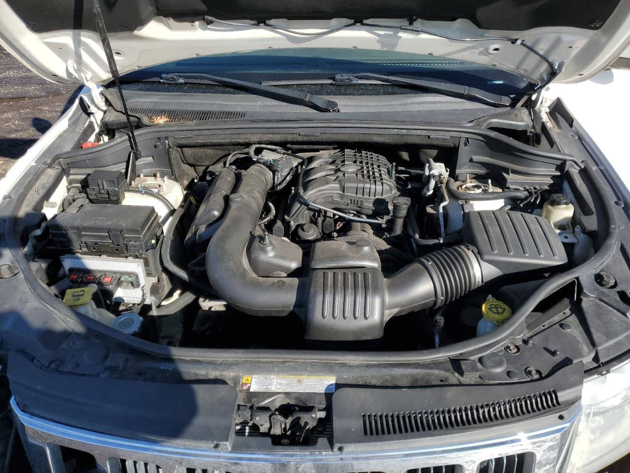 2011 Jeep Grand Cherokee - Image 14