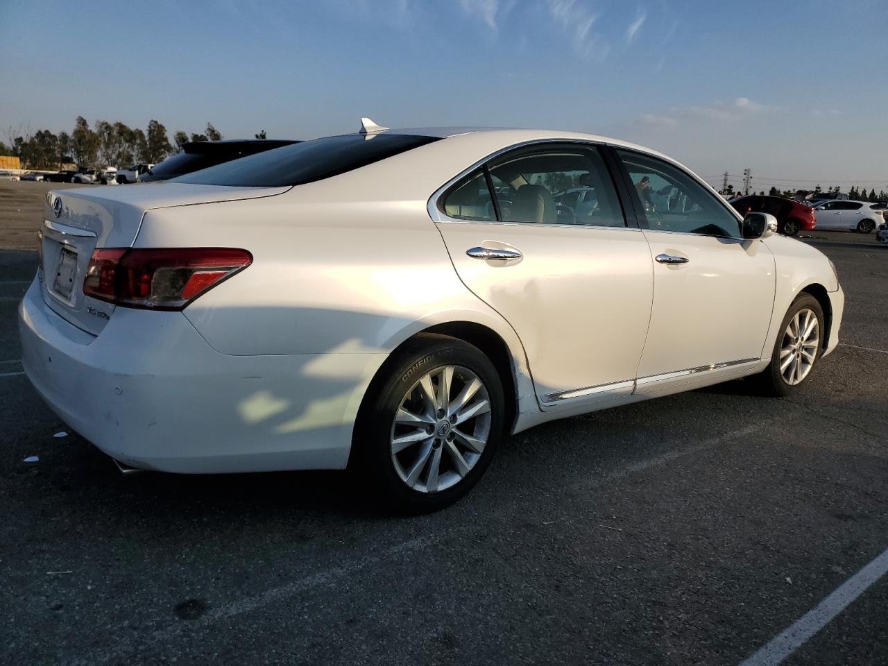 2010 Lexus ES - Image 3
