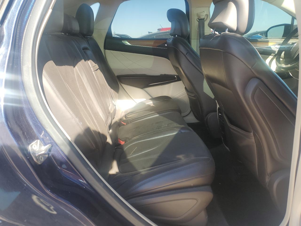 2015 Lincoln MKZ - Image 11