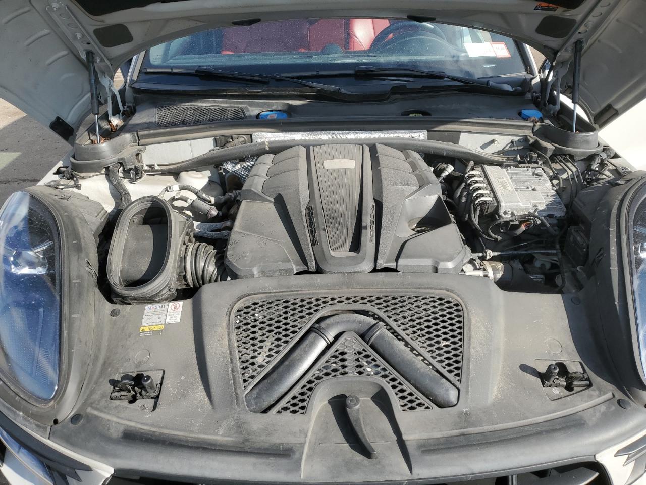 2021 Porsche Macan - Image 12
