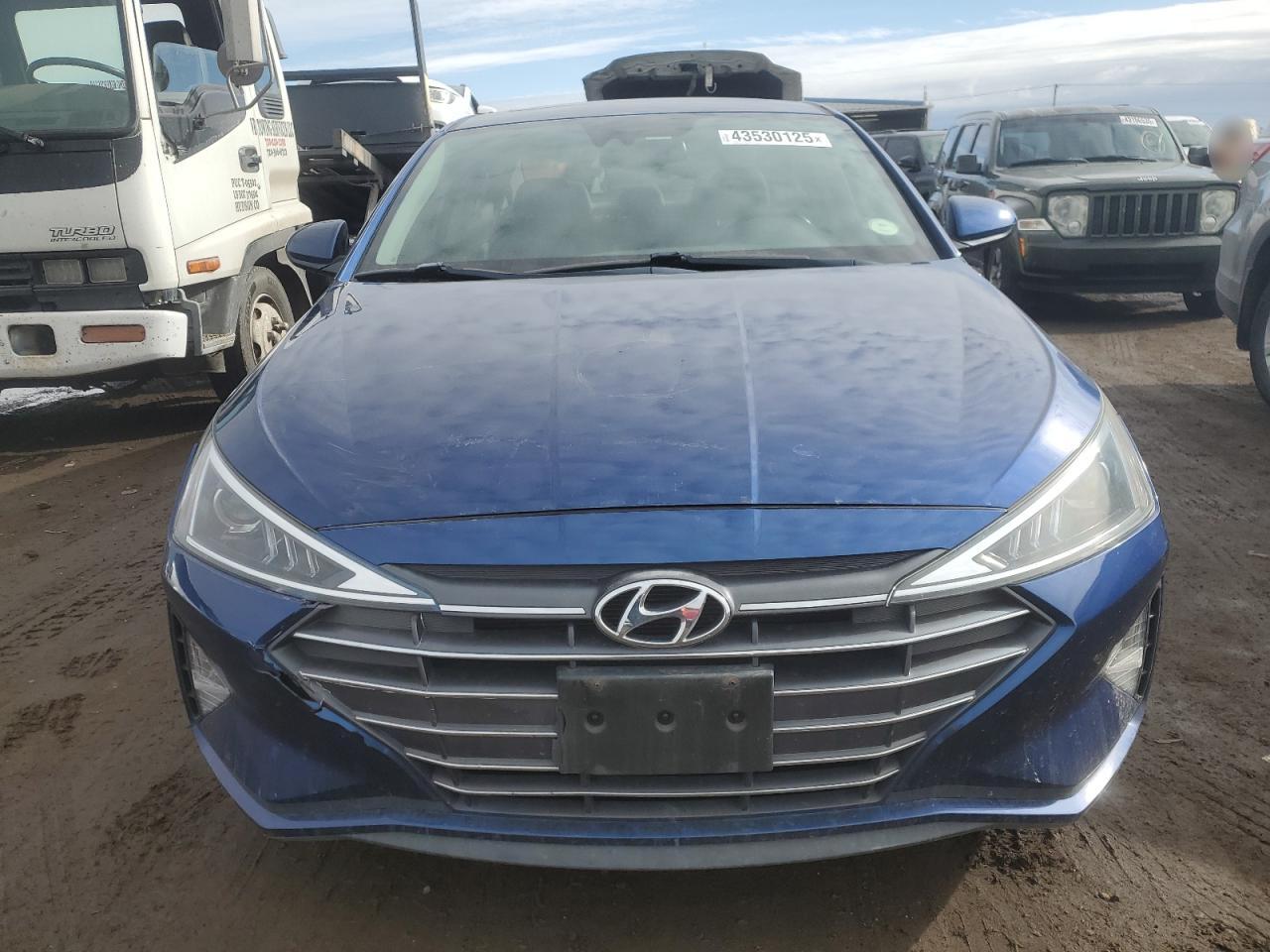 2019 Hyundai Elantra - Image 5